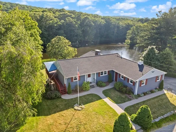 51 Kitemaug Road, Montville, CT 06382