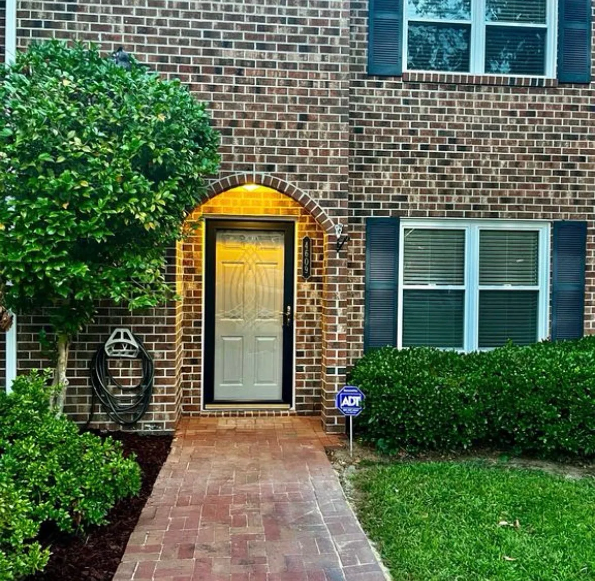 3 bed, 1.5 bath, 1458 sqft, $2,000 — Photo 1