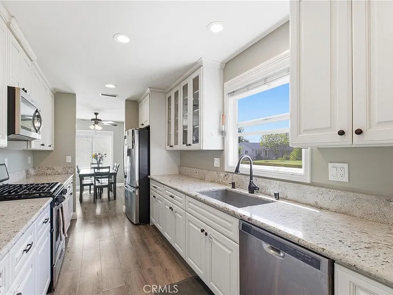 3403 Roxanne Ave — Photo 15