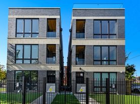 3900 S Lake Park Ave