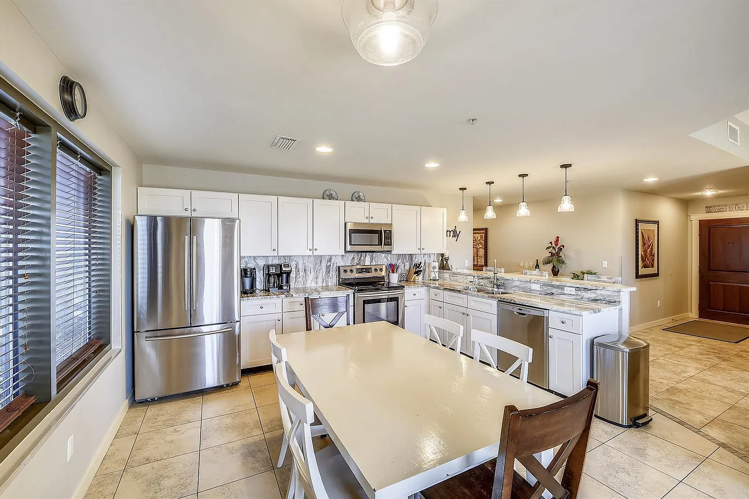 3 bed, 3.0 bath, 1797 sqft, $5,682 — Photo 4