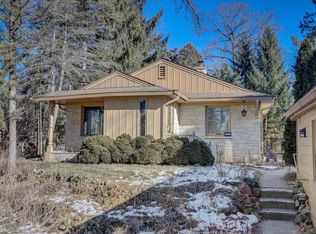 2540 Pilgrim Rd, Brookfield, WI 53005