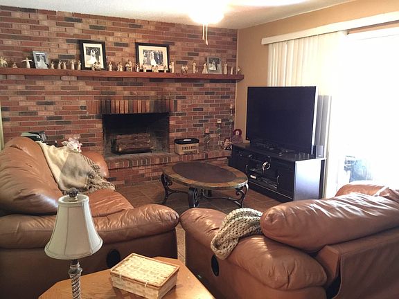 2nd image of 911 NE 39th Ct