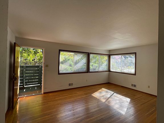 4th image of 449 Hawthorne Ave