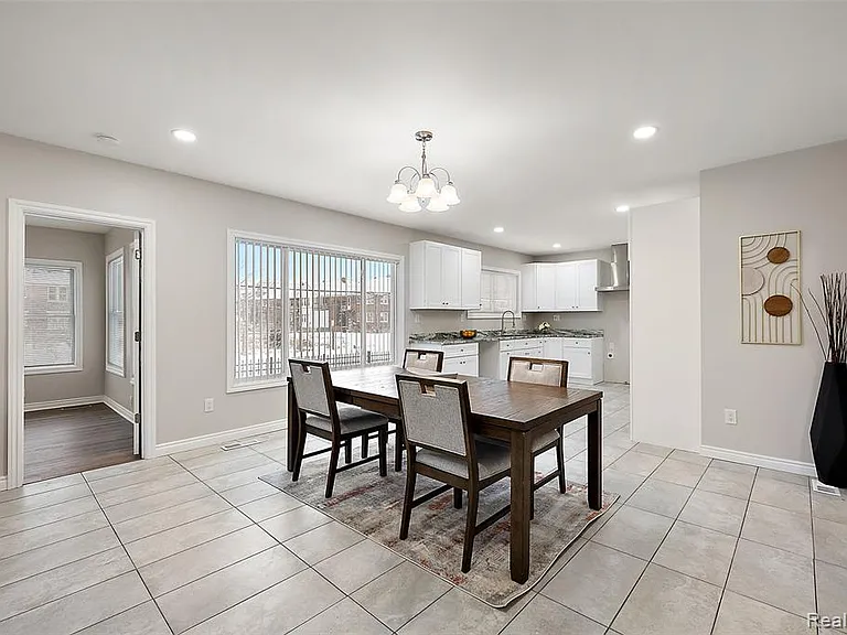 2080 Gladstone St #1 — Photo 6