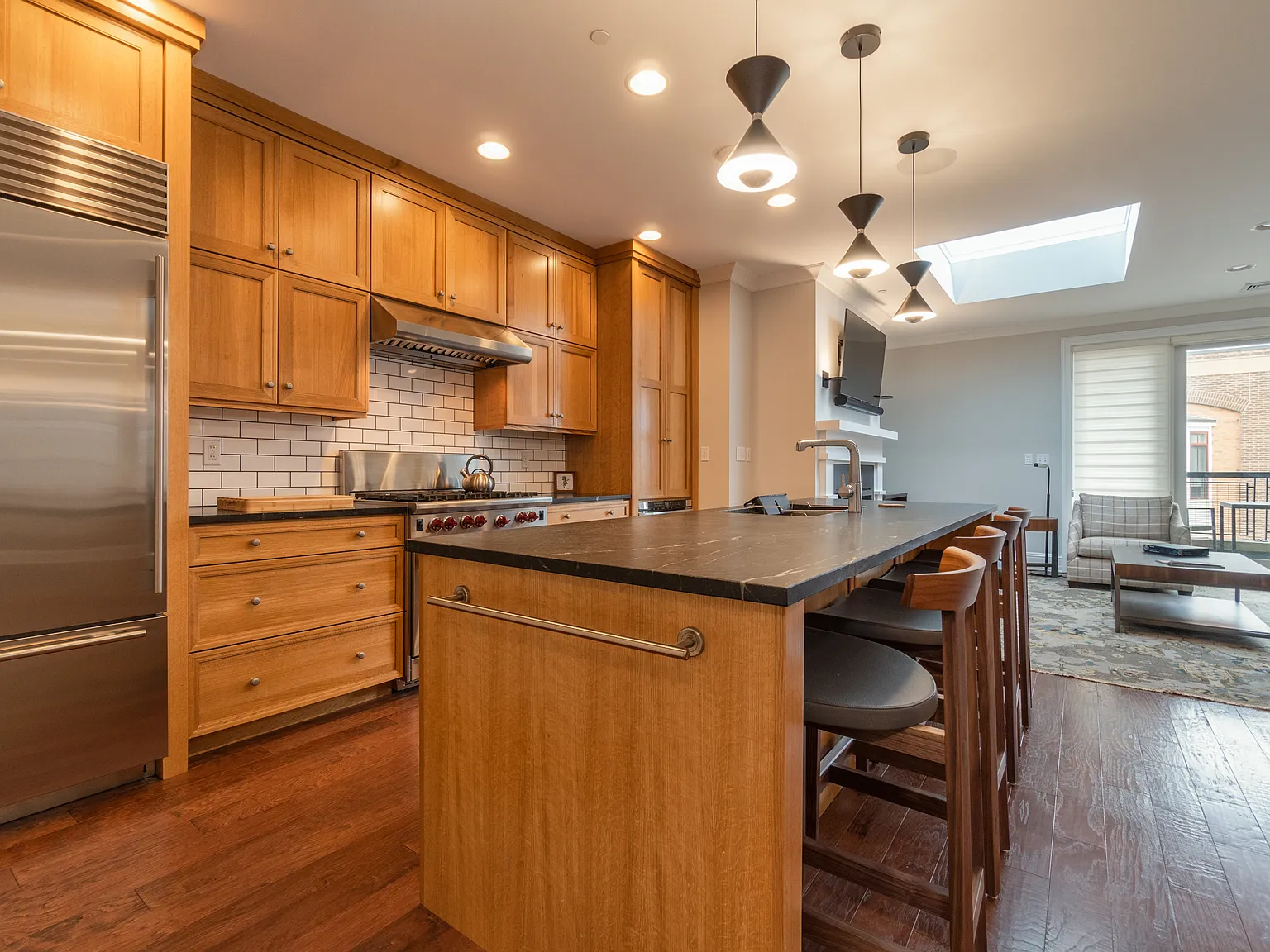 2 bed, 1890 sqft, $15,000 — Photo 2