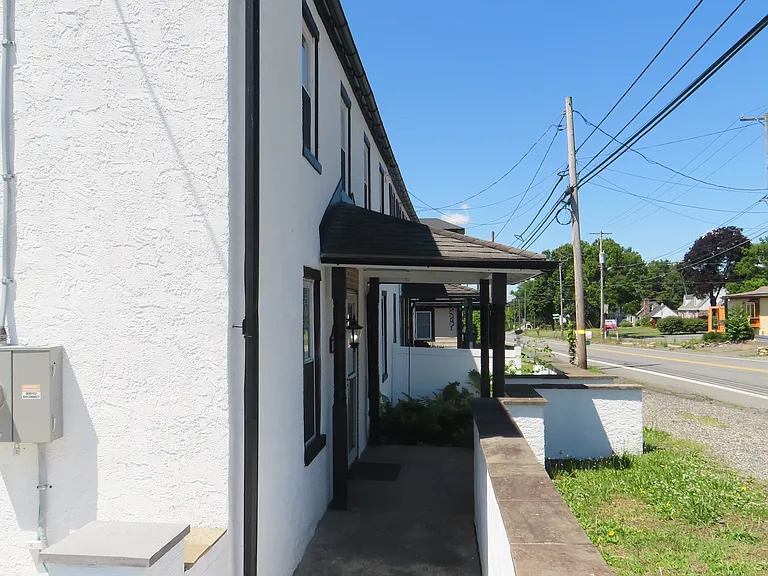 1008 Reading Ave — Photo 3
