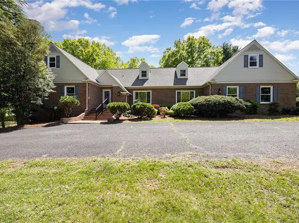 206 Oakdale Cir, King, NC 27021
