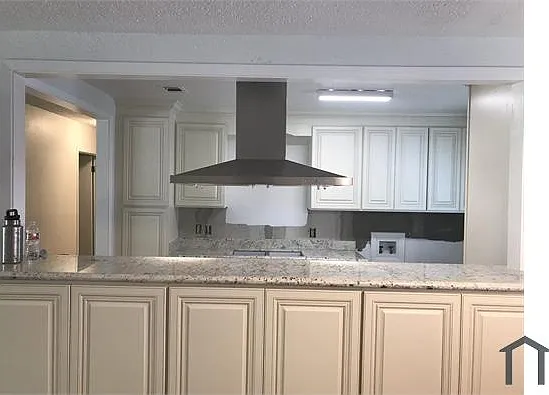 2335 Gladys St #1 — Photo 6