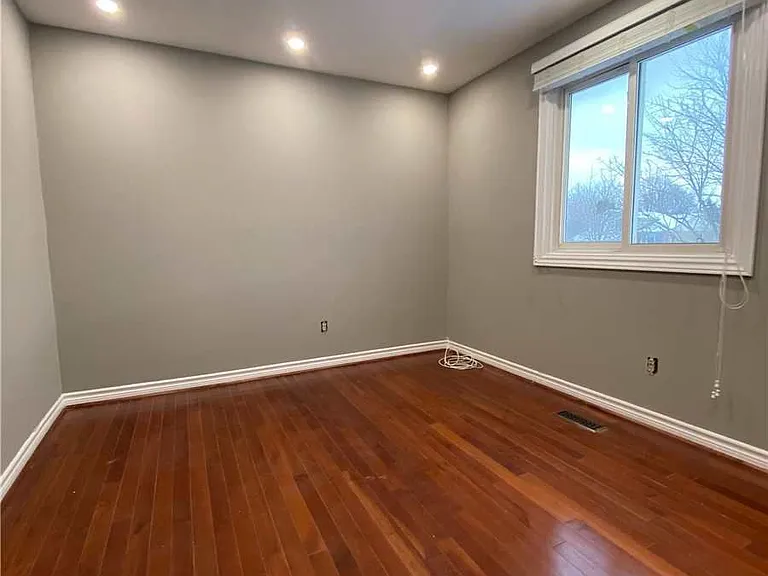 81 Eastman Cres #MAIN AND 2ND FLOORS — Photo 16