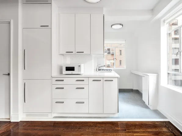 240 Central Park South image 5 of 8