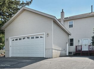 2511 W Woodland Rd, Cary, IL 60013