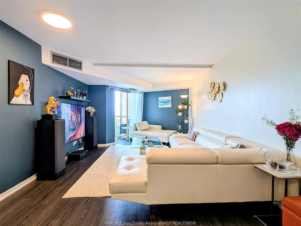 Summit House — Photo 4
