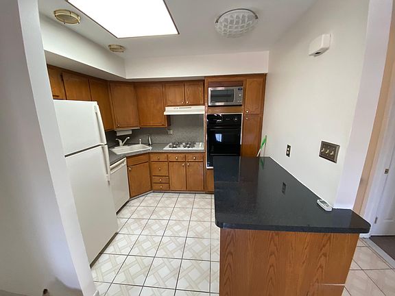 5th image of 715 Hollywood Ave Floor 2