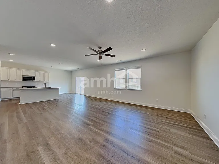 884 Heritage Blvd — Photo 5