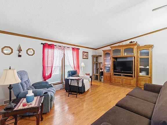 3rd image of 1085 Woodlake Rd