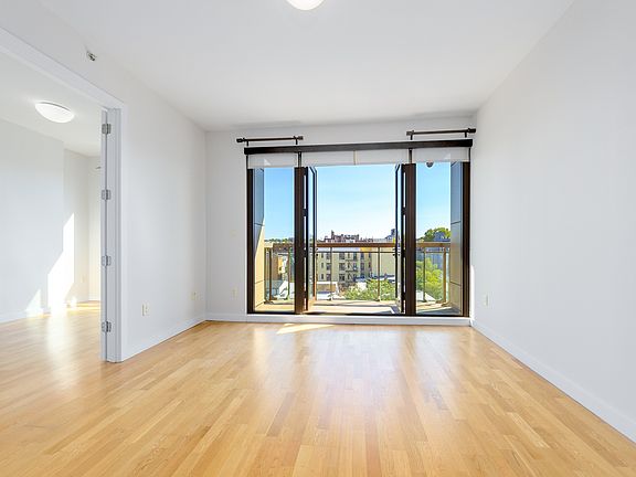4th image of 500 4th Ave APT 7J