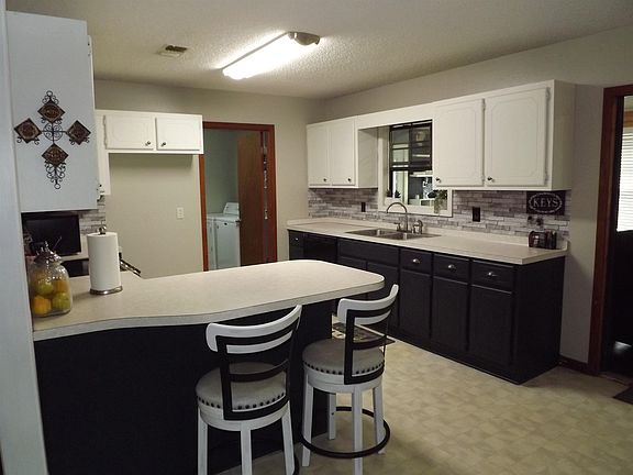 4th image of 308 Curley St