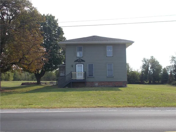 8035 Chili Riga Center Rd, Le Roy, NY 14482
