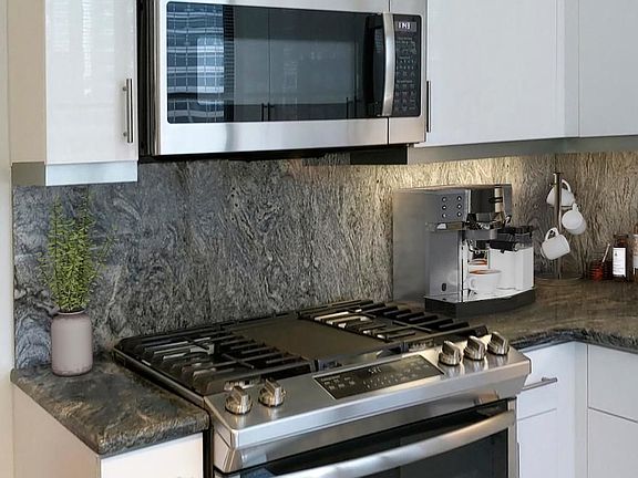 5th image of 450 N End Ave APT 21A