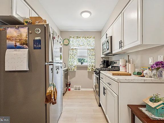 4th image of 120 Clement Rd APT D