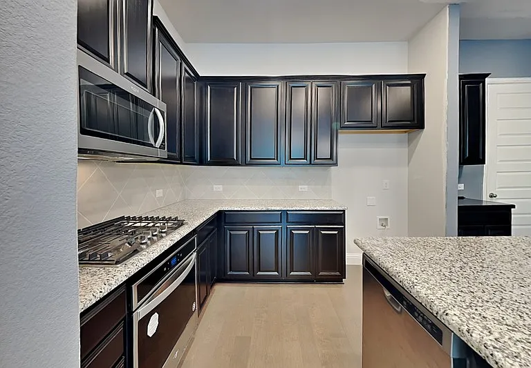 4417 Benton Ln — Photo 7