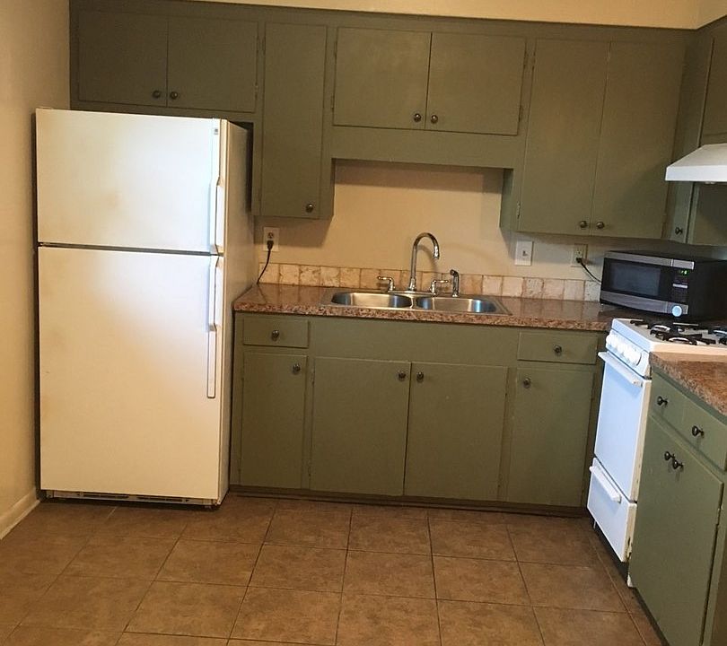 2nd image of 606 S Trenton St APT 1