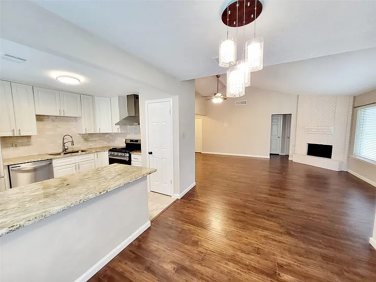 2711 S Brompton Dr — Photo 8