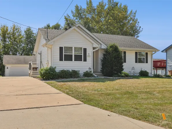 411 2nd St SE, Bondurant, IA 50035