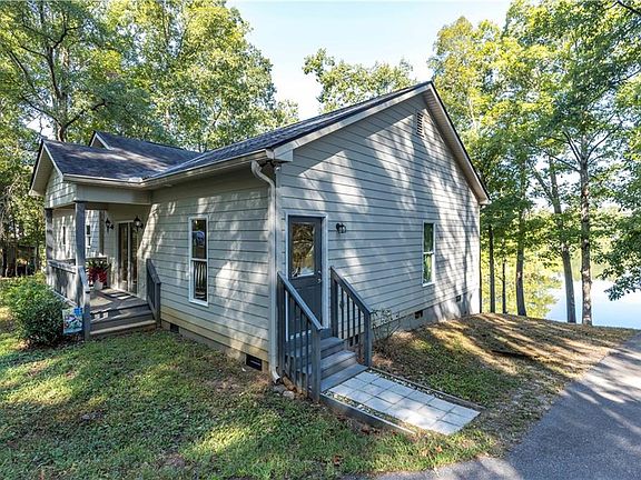 4th image of 212 Lee Road 961
