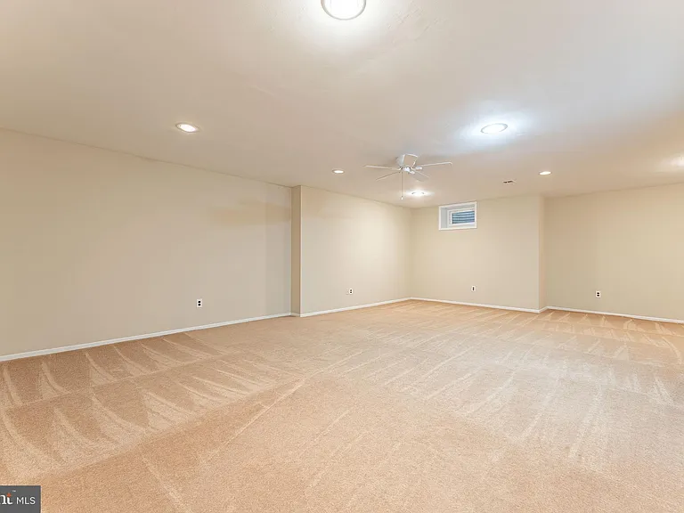 11 Chateau Cir — Photo 37
