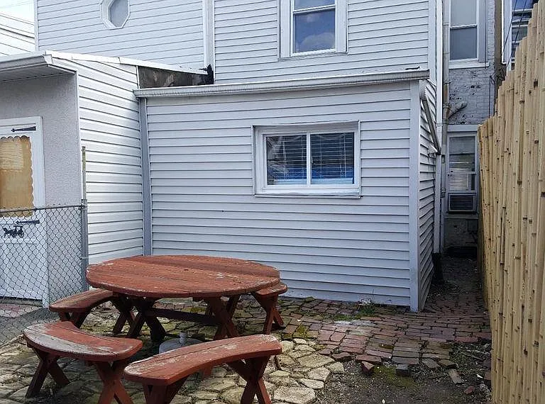2542 Cedar St — Photo 13