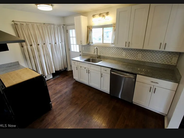 2042 Byron Dr — Photo 5