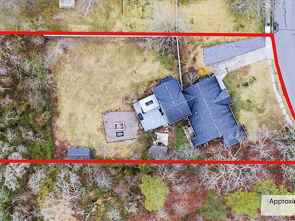 2nd image of 15 White Oak Dr
