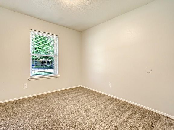 5th image of 502 W Ferndale Ln