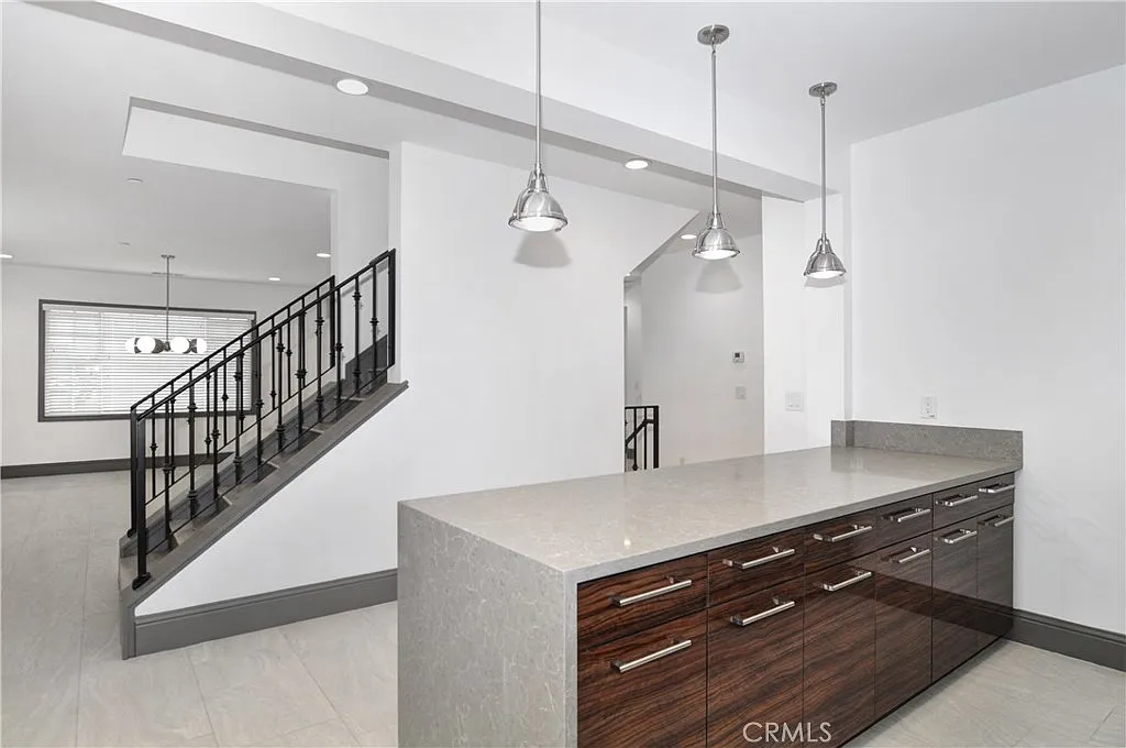 4 bed, 3.5 bath, 2450 sqft, $5,400 — Photo 4