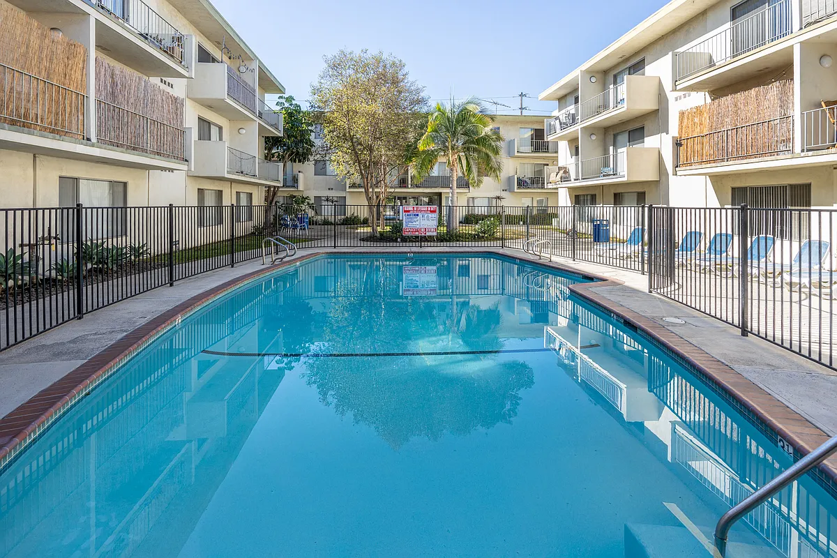Building Photo - Park Manor Apartments