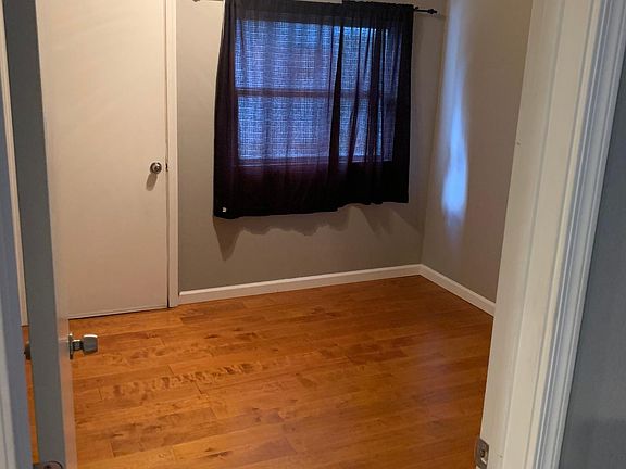 4th image of 424 N Country Club Way