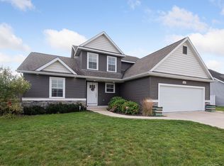 2011 Prairie Point Dr, Auburn, MI 48611