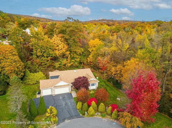 104 Dogwood Cir, Scranton, PA 18504