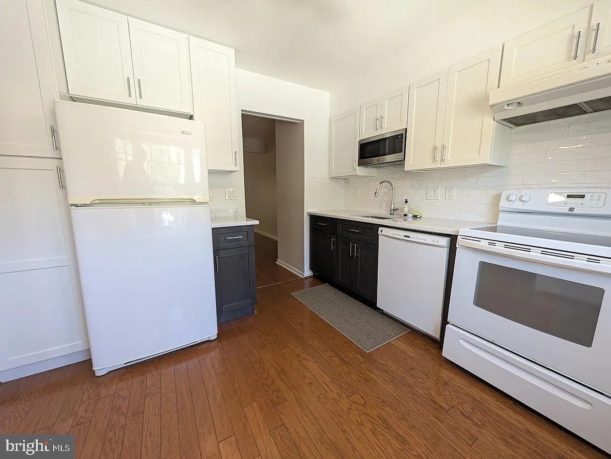 4 bed, 3.5 bath, 1360 sqft, $3,350 — Photo 4