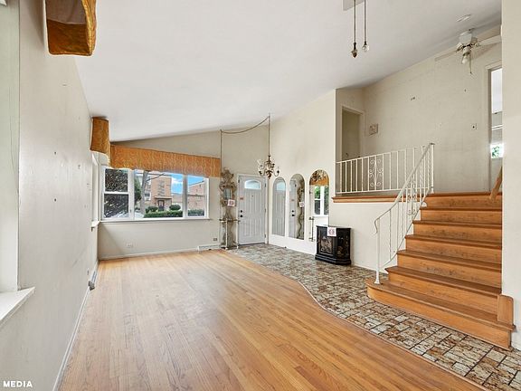 3rd image of 8018 W Churchill Ave