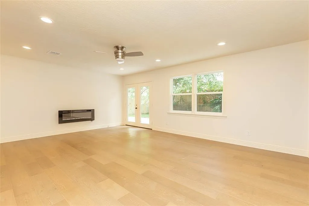 3 bed, 1.0 bath, 1716 sqft, $2,500 — Photo 4