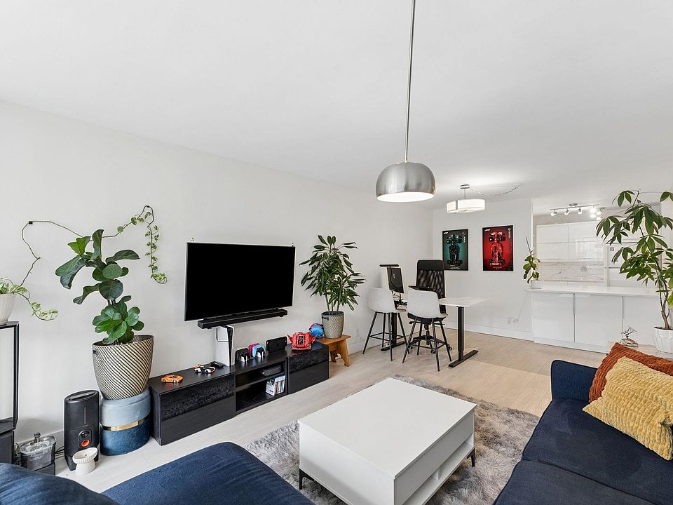 1st image of 2024 Fullerton Ave #905