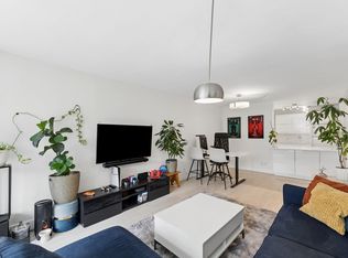 2024 Fullerton Ave #905, North Vancouver, BC V7P3G4