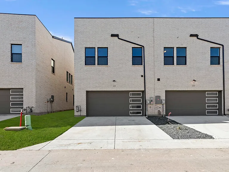 1215 Daybreak Dr — Photo 26