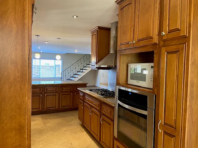 Kitchen, with Gas Stove and Oven