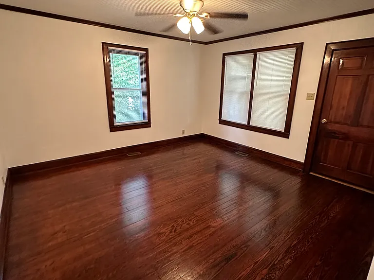 212 Eisenhower Dr — Photo 3