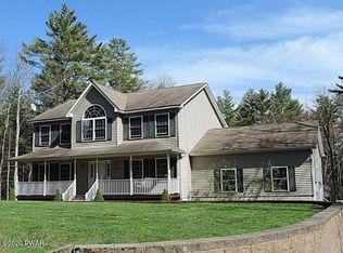 109 Fox Tail Rd, Greeley, PA 18425