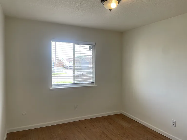 4066 Weymouth Ln — Photo 21